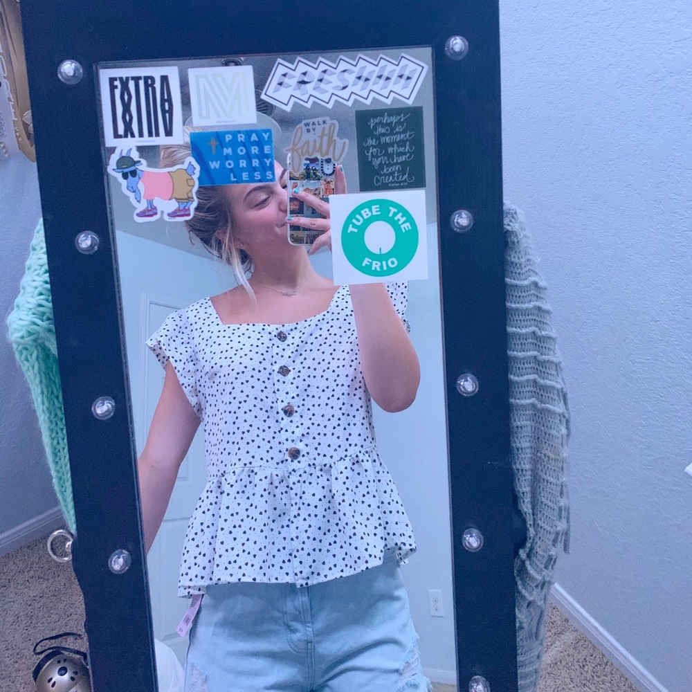 WHITE RUFFLE TOP